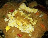Foto langkah ke 5 dari resep Bihun goreng+telur orak arik.