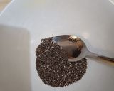 Foto langkah ke 1 dari resep Chia Seeds with Fruits.