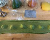 Foto del passaggio 3 della ricetta Ravioli colorati, ricotta e prezzemolo saltati burro e salvia, e tagliatelle tricolore al pomodoro