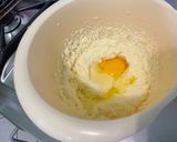 Une image de l'étape 5 de Gâteau aux groseilles noires, citron et crème.