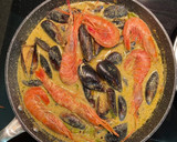 Foto del paso 3 de la receta: Cazuela de mariscos al curry verde