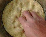 Foto langkah ke 4 dari resep Turmeric Curry Leaves Sourdough Bread.