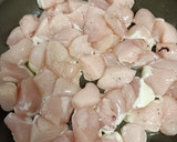 Foto del paso 2 de la receta: Pechuga de pollo con salsa de nata