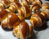 Turbó csíkos kifli recept fázis 4 fotója