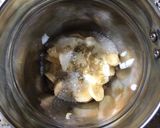 A picture of step 2 of Thick Banana Smoothie.