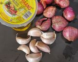 Foto langkah ke 1 dari resep Sambel Bawang Pedas Nampol.