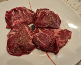 Foto del paso 3 de la receta: Carrilleras ibéricas guisadas con champiñones y vino blanco
