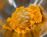 A picture of step 3 of Pumpkin Cakes | 南瓜餅.
