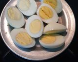 A picture of step 1 of Egg Masala.