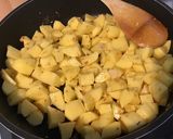 Une image de l'étape 6 de Pommes de terre sautées aux tomates, ail et épices.