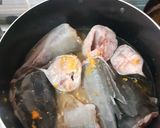 A picture of step 1 of Catfish orange pepper soup and yam.