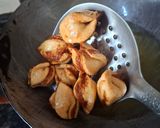 क्रिस्पी पेटल समोसा रेसिपी चरण 10 फोटो