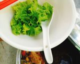 รูปขั้นตอนการทำที่ 3 ของ ต้มเส้นร้อนไก่ฉีก