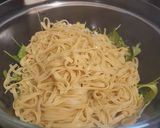 Foto del paso 2 de la receta: Pasta con salsa de trufa negra y rúcula
