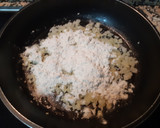 Foto del paso 2 de la receta: Calabacín luna con bechamel de gambas
