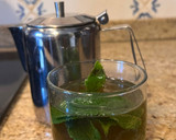 Foto del paso 1 de la receta: Infusión de manzanilla, hierbabuena y miel