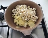 Foto del passaggio 1 della ricetta Tagliatelle con rana pescatrice e crema di asparagi bianchi