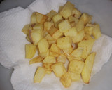 Foto del paso 2 de la receta: Masas de cangrejo en salsa con papas