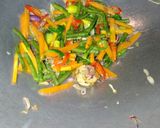 Foto langkah ke 3 dari resep Cecek kecap mix sayuran.