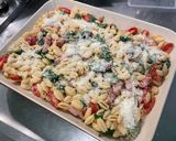 Une image de l'étape 13 de Gratin de gnochettis aux épinards, lard et tomates.