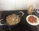 Foto del paso 5 de la receta: Ternera estofada con guisantes y zanahoria