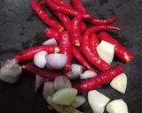 Foto langkah ke 2 dari resep Udang nanas kuah asam manis.