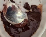 Foto del paso 3 de la receta: Chocobanana helada 🍌 🍫 Heladito saludable de banana, chocolate 85 % cacao, con almendras y sésamo