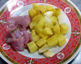 รูปขั้นตอนการทำที่ 3 ของ ไก่ผัดมันฝรั่ง