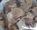 Foto del paso 2 de la receta: Manitas de puerco con chorizo al estilo español