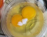 Foto langkah ke 1 dari resep Telur Lipat Korea (Pakai Pinggiran Roti).