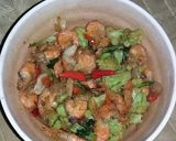 Foto langkah ke 5 dari resep Kembang Kol Tumis Udang Pedas.