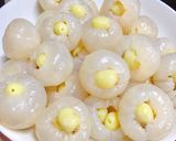 Hình bước làm 3 của món Chè Trái Vải Hạt Sen