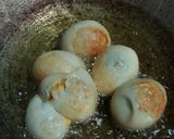 Foto langkah ke 1 dari resep Telur geprek sambel goreng.