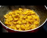A picture of step 3 of Poi chingudi curry (Prawns cooked with basella and vegetables).