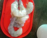 รูปขั้นตอนการทำที่ 1 ของ ข้าวผัดพริกกุ้งสด