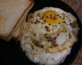 A picture of step 4 of Easy and delicious Turkish Egg (with fried egg).