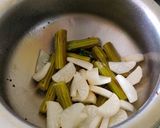 A picture of step 3 of Radish drumsticks sambar.