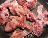 Foto del paso 3 de la receta: Estofado de conejo al horno