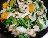 Hình bước làm 4 của món Tôm chay xào thập cẩm