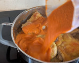 Foto del paso 7 de la receta: Contramuslos de pollo con salsa de tomate casera