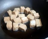 A picture of step 1 of Bún riêu with Dried Shrimp.