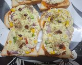 A picture of step 5 of Cream Cheese Bread Pizza.