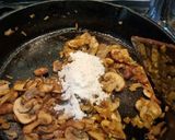 รูปขั้นตอนการทำที่ 3 ของ Lighten Beef Stroganoff