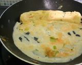 Foto langkah ke 4 dari resep Telur dadar isi sosis.