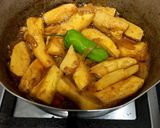 A picture of step 8 of Arvi (vegetable) gravy.