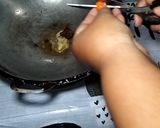 Foto langkah ke 5 dari resep 7 >< Nasi Goreng Istimewa.