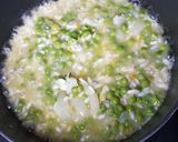 Foto del passaggio 4 della ricetta Risotto con piselli freschi