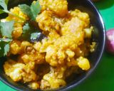 A picture of step 4 of Coconut milk cauliflower sabji.