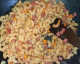 Foto langkah ke 3 dari resep Tumis Makaroni (Bekal Anak Sekolah).