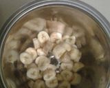 A picture of step 1 of Banana milk shake.
